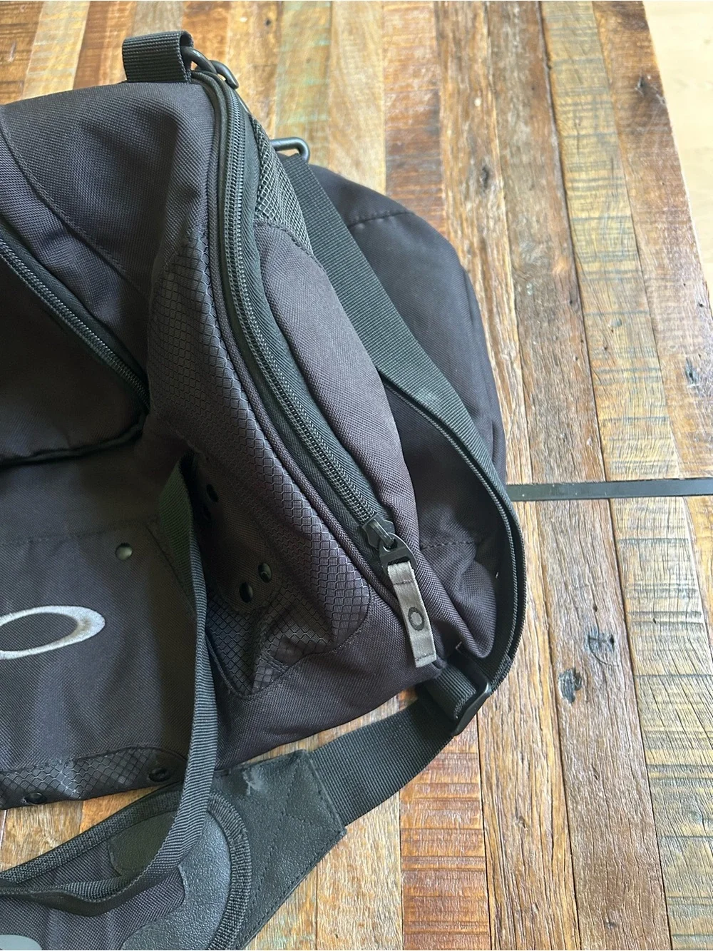 Oakley Vintage Black Duffel Bag with Shoulder Strap